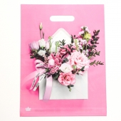 Розовый пакет с цветочным принтом и вырубной ручкой (40х31 см) - Сима-Ленд - купить с доставкой в Пскове