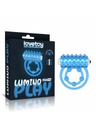 Голубое, светящееся в темноте виброкольцо Lumino Play Vibrating Penis Ring - Lovetoy - в Пскове купить с доставкой