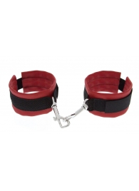 Красно-чёрные полиуретановые наручники Luxurious Handcuffs - Blush Novelties - купить с доставкой в Пскове