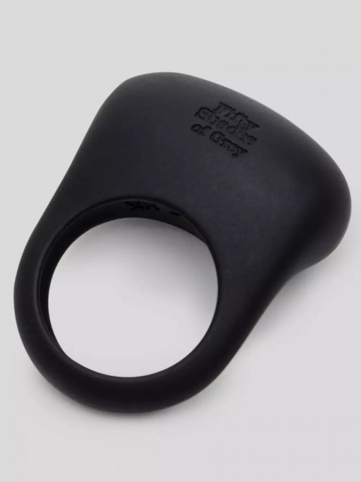 Черное эрекционное виброкольцо Sensation Rechargeable Vibrating Love Ring - Fifty Shades of Grey - в Пскове купить с доставкой